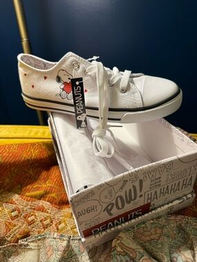 Peanuts Kids White Canvas Sneakers with Red Heart Snoopy